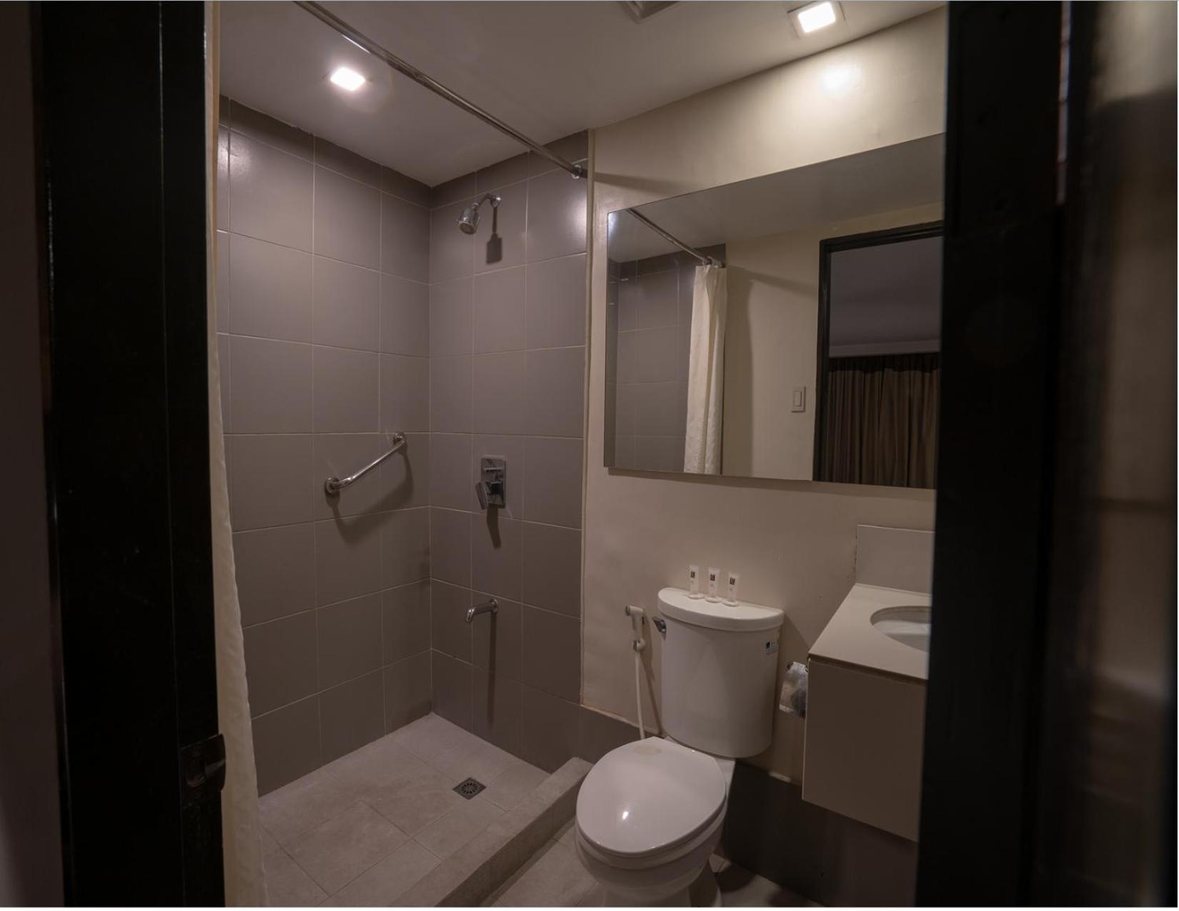 Gt Hotel Jaro Iloilo City Kültér fotó